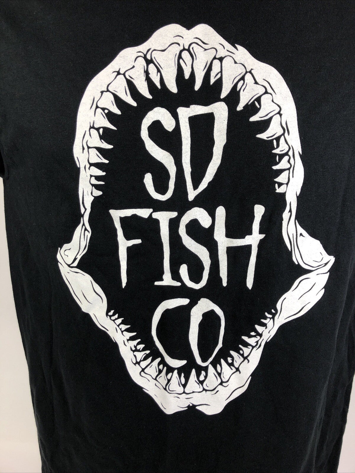 Lot of 2 Mens T-shirt / Tank Top Mens Size Medium Great White Shark Jaws Fishing