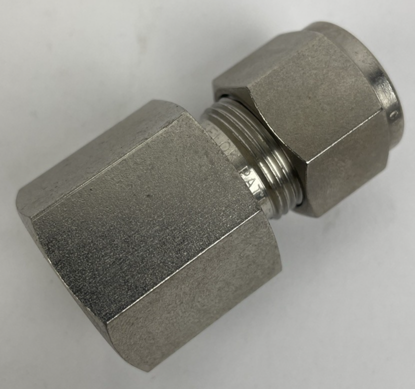 OEM Swagelock Stainless Steel Connector Fitting Female ID 7/8" Male ID 5/8" LOOK