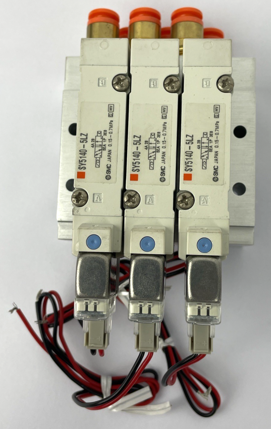SMC SY5140-5LZ Pneumatic Solenoid Valve, 0.15-0.7MPa, w / 5-Port Base NOS
