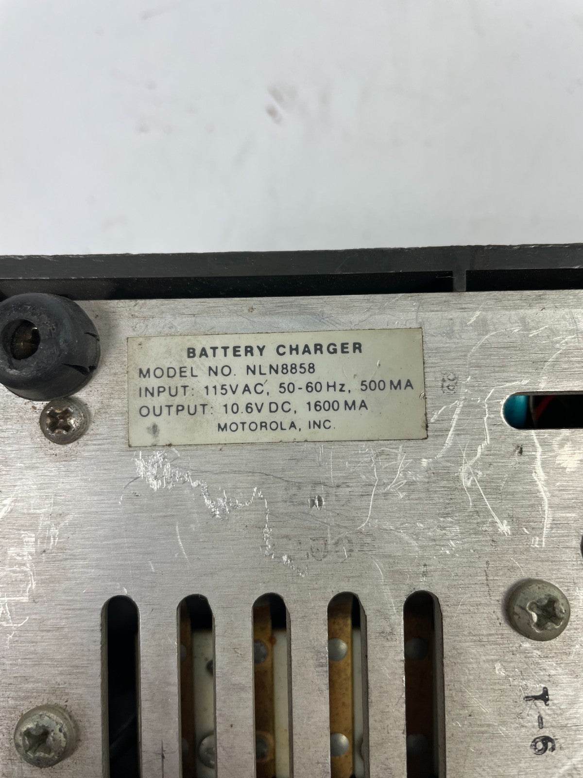 Motorola NLN8858 Battery Charger 10.6V DC, 1600 MA