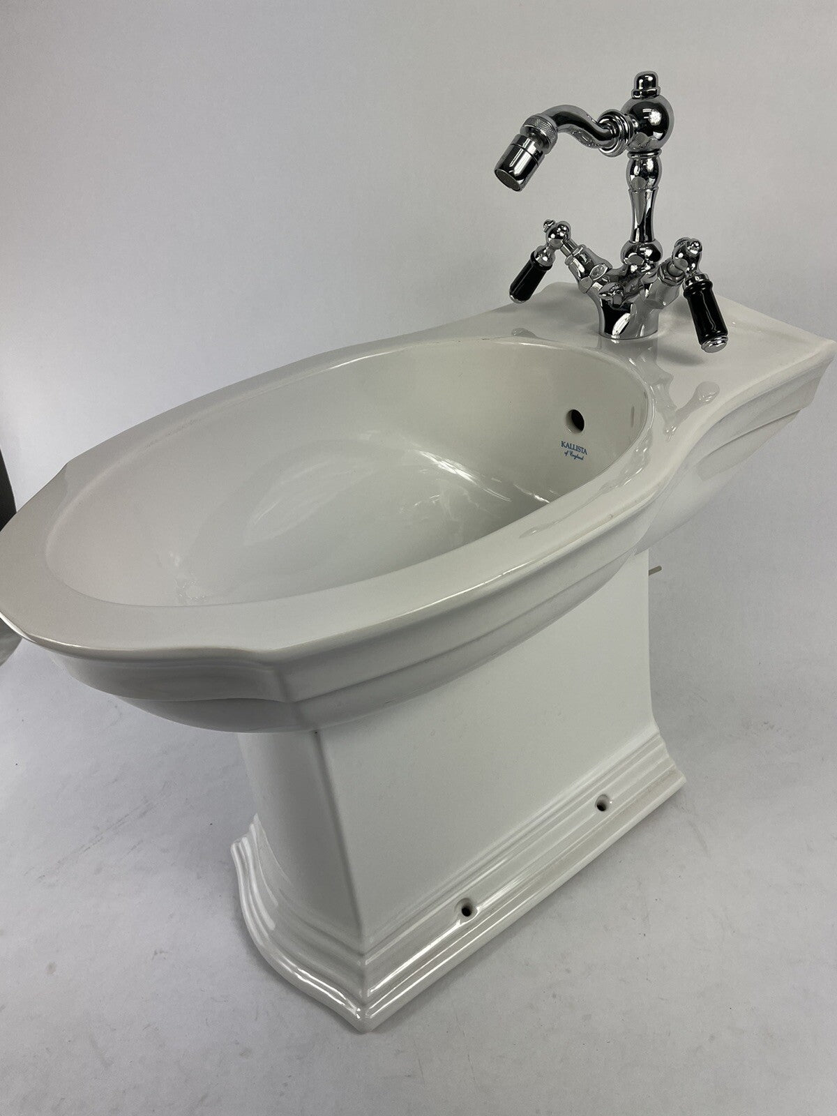 Imperial Astoria Deco Bidet Toilet Bidet Kallista England THG Paris bidet mixer