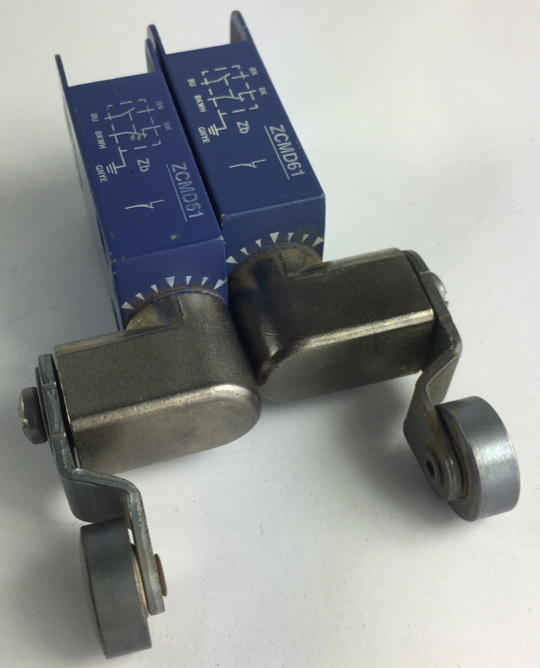 Telemecanique OsiSwitch Limit Switch Body ZCMD61 with Head ZCY16 - set of 2