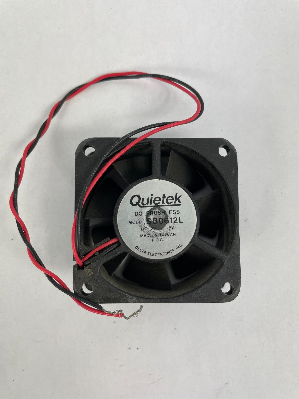 Quietek DC Brushless SB0612LDelta Electronics DC12V 2 - Wire CPU Cooling Fan