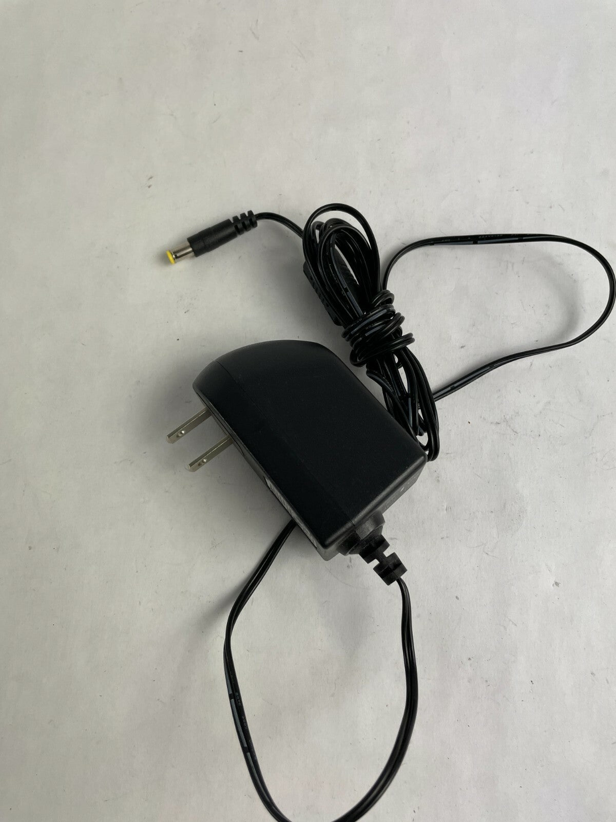 Genuine Sunny SYS1298-1815-W2 Ac Adapter Output 15 V 1A Power Supply Adapter A84