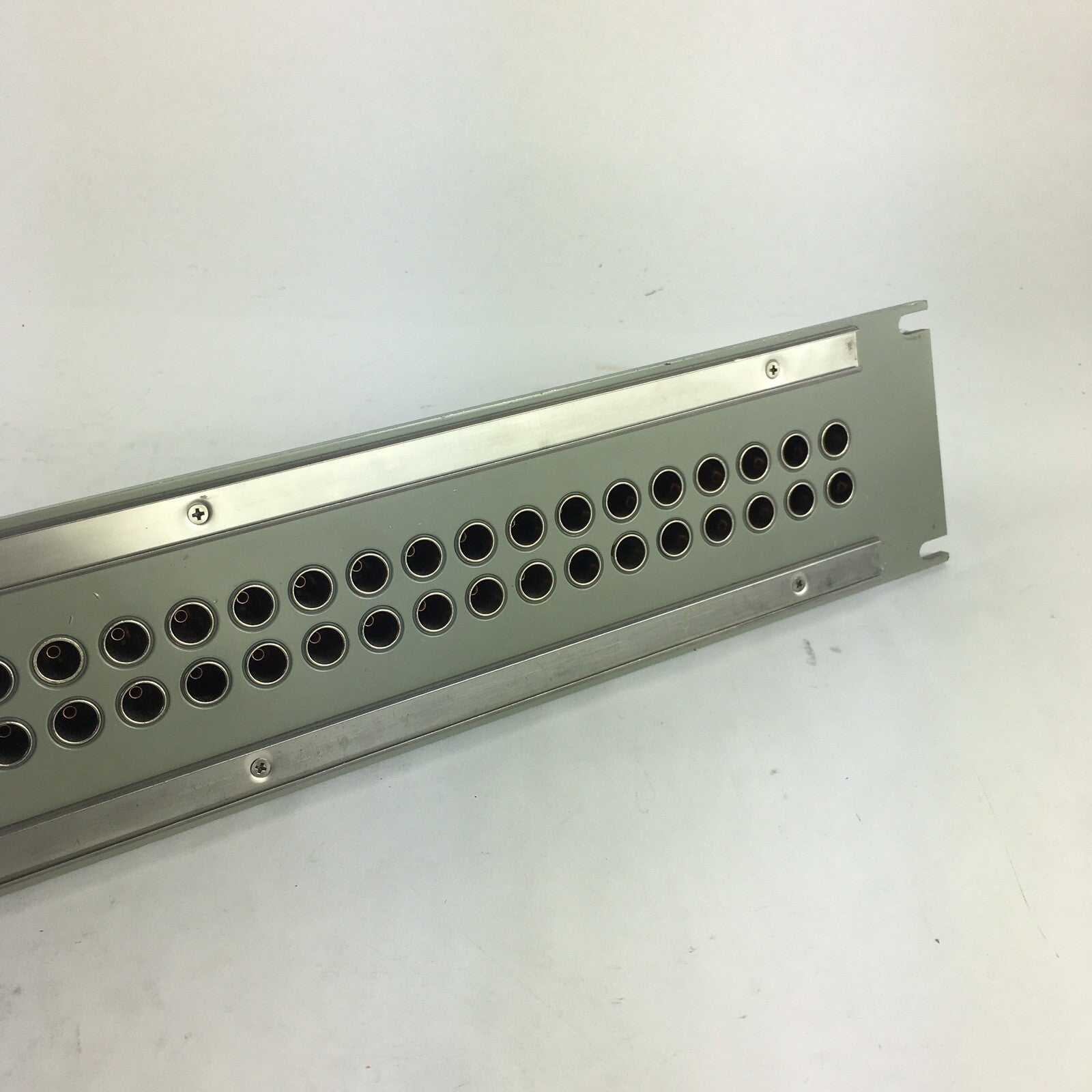Trompeter Electronics Inc JSI-52 Insulated 52 Position Panel Wide Spacing