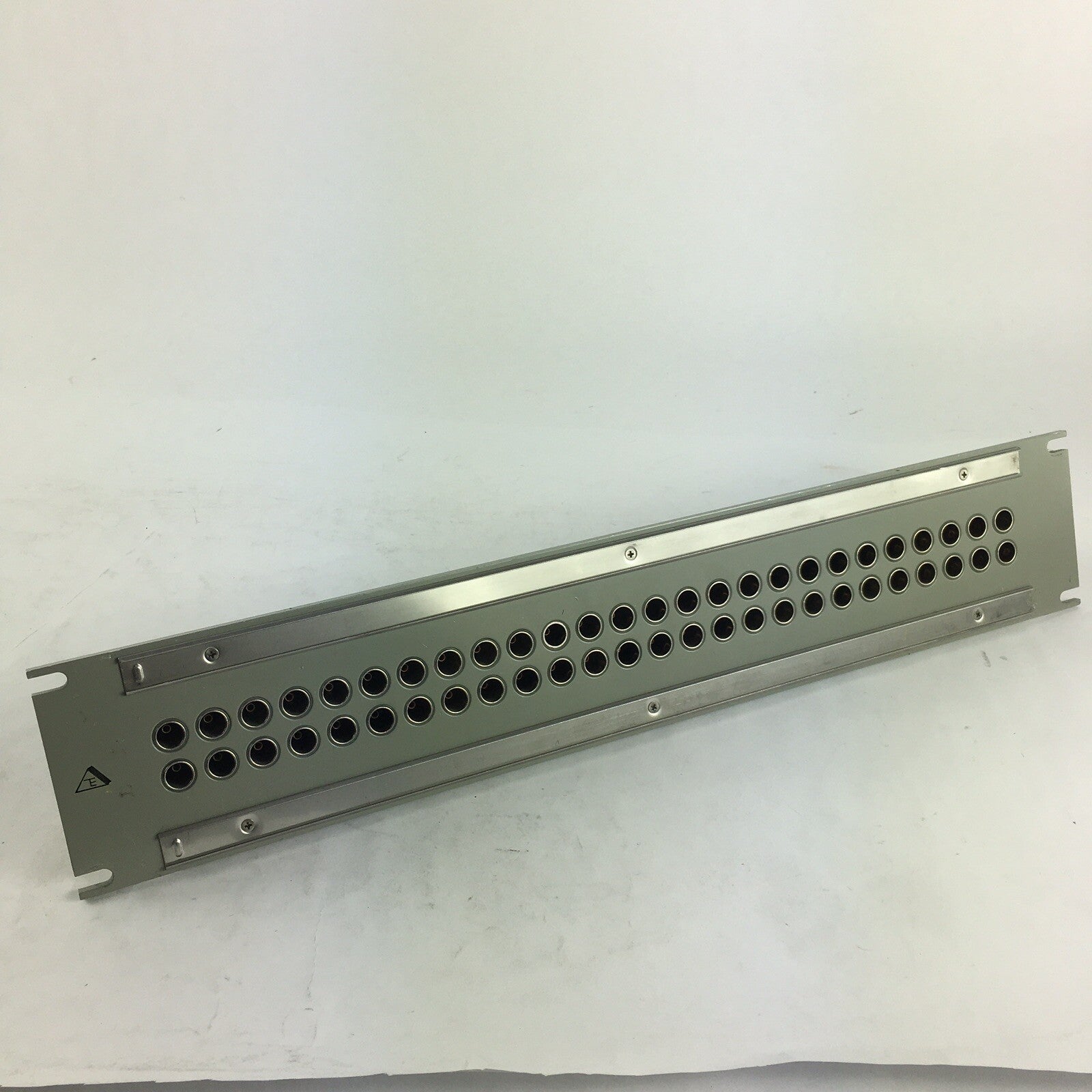 Trompeter Electronics Inc JSI-52 Insulated 52 Position Panel Wide Spacing