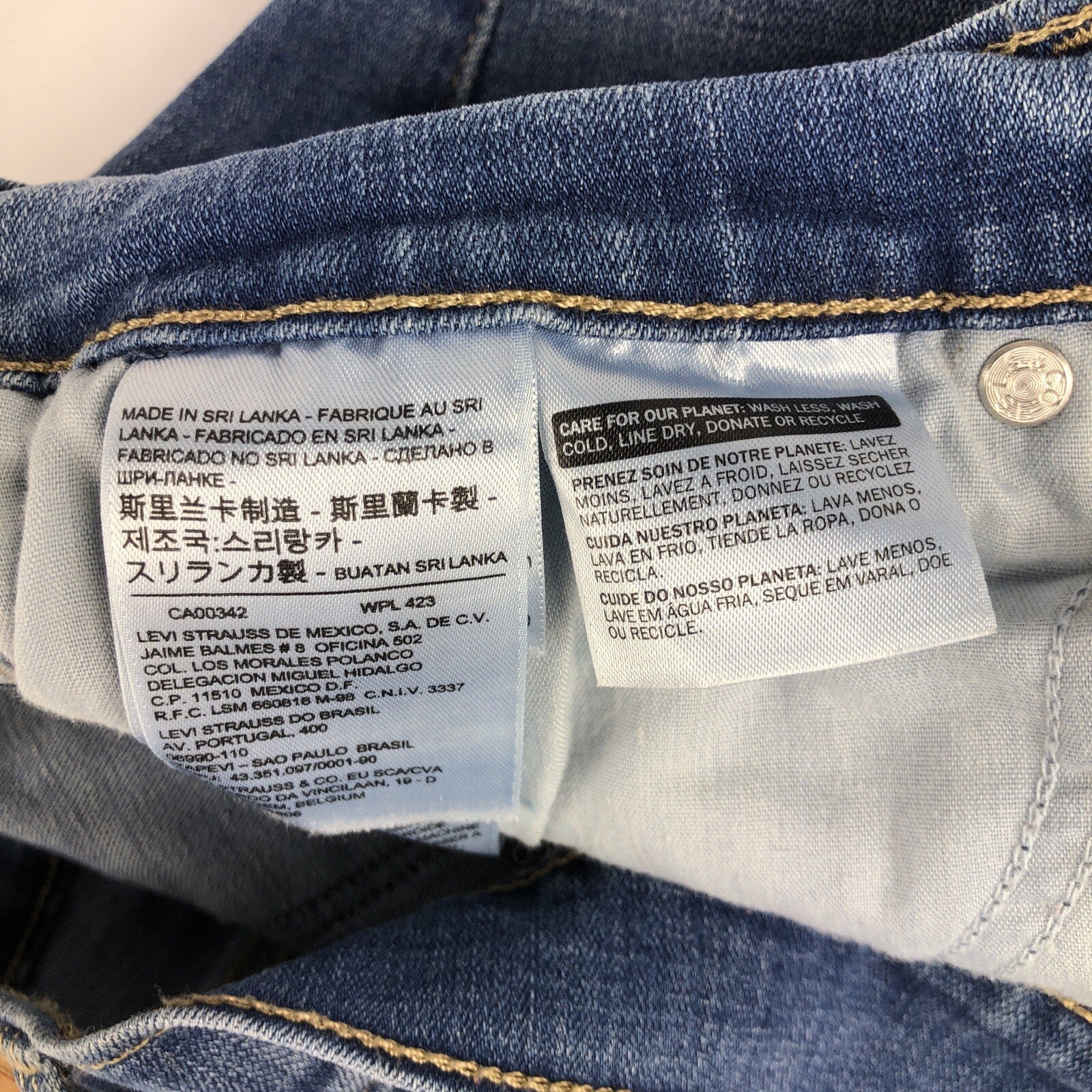 Levi’s Denim Stretch Fit Shorts Zipper Fly Levis Women's Size 27 - Daisy Dukes
