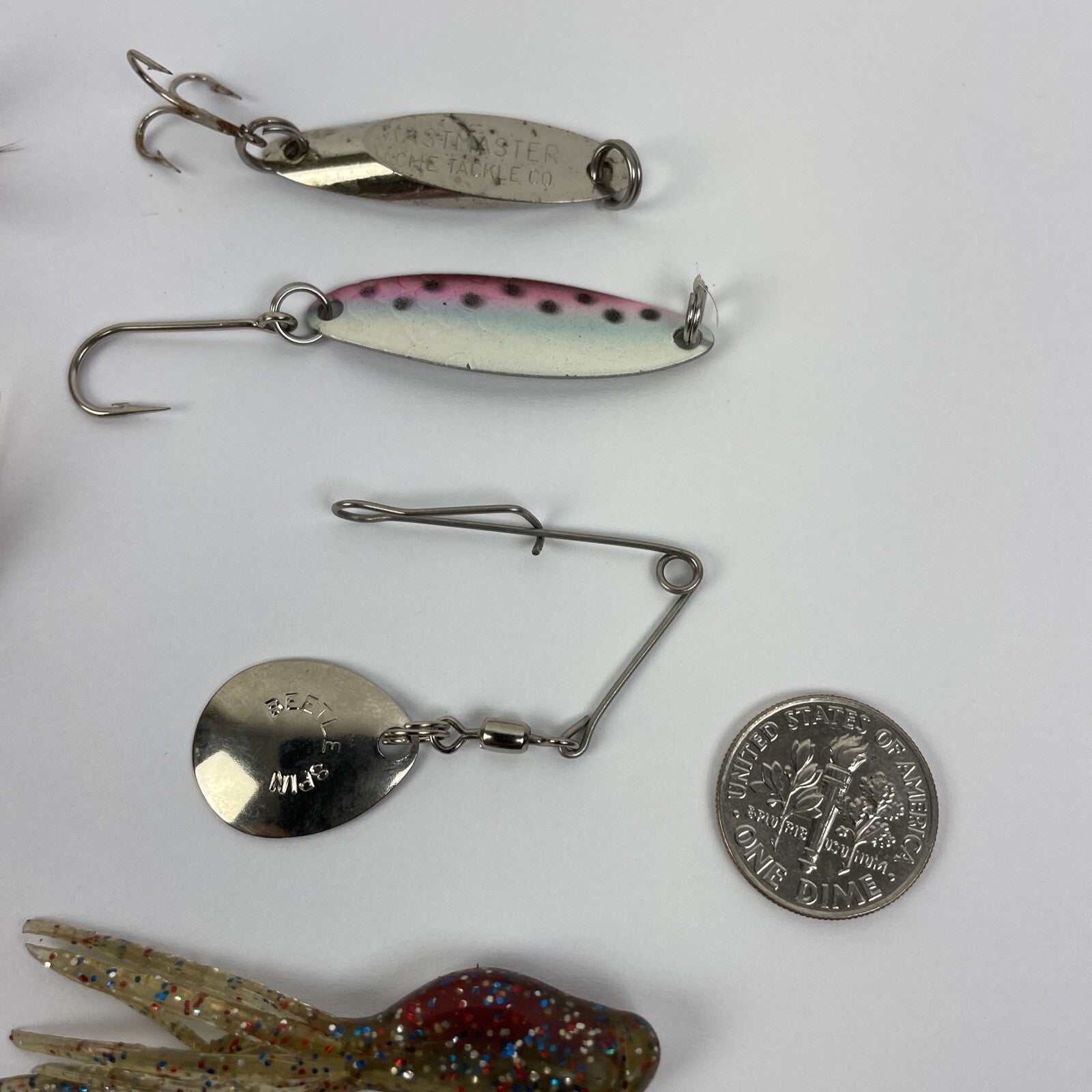Lot of 19 Vintage Professionally Tied Fishing Flies & Lures Bee Fly Rod Bugs