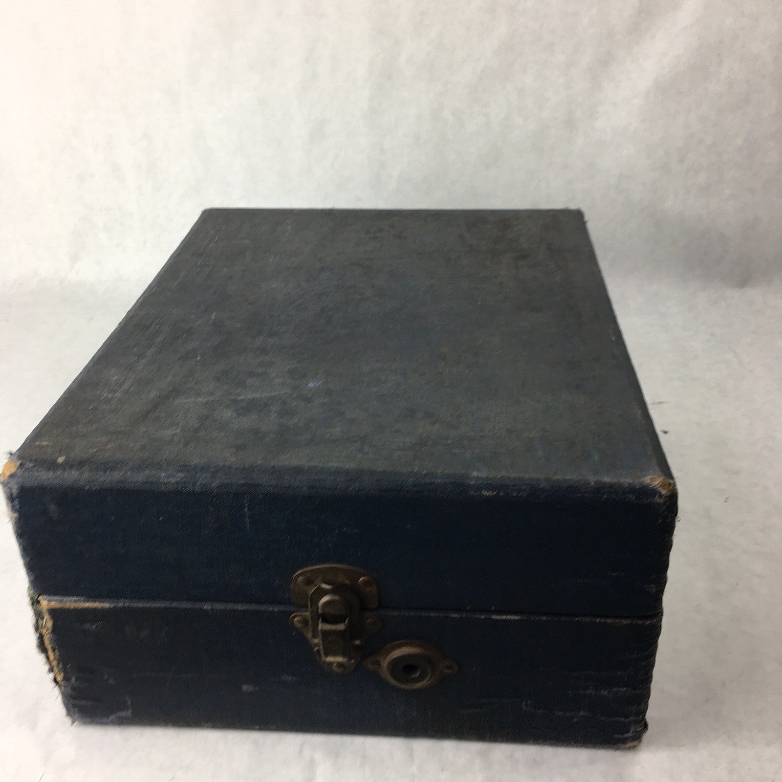 Antique SILVERTONE PORTABLE GRAMMOPHONE PHONOGRAPH
