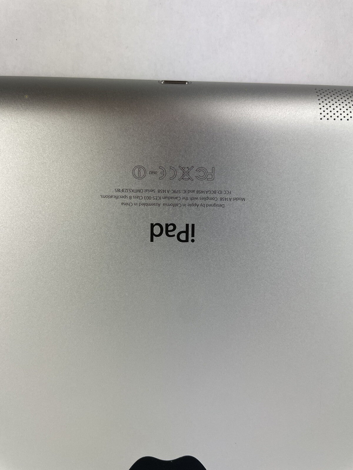Apple iPad A1458 16GB Wi-Fi 9.7" White (MD510LL/A) LOCKED