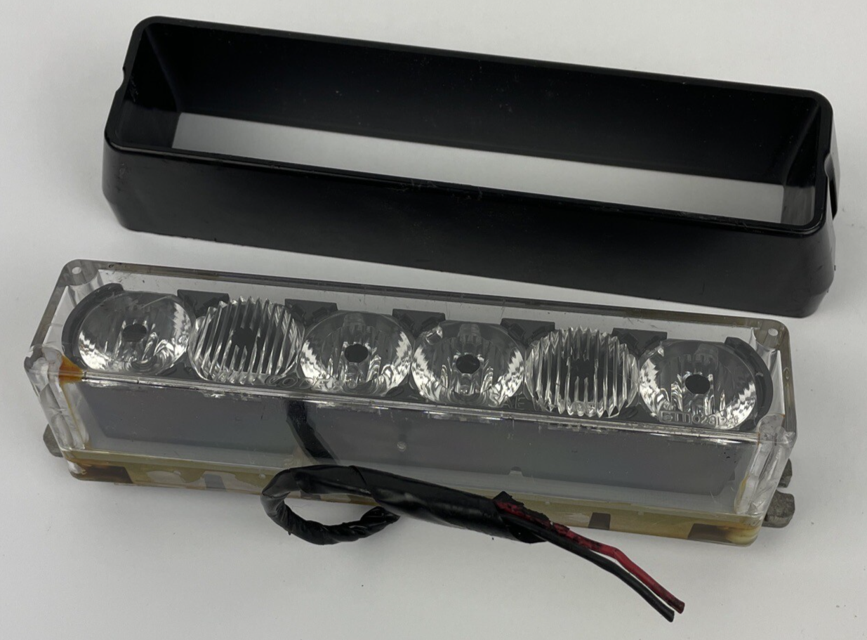 Code 3 SAE W165 directional light bar with mounting bracket
