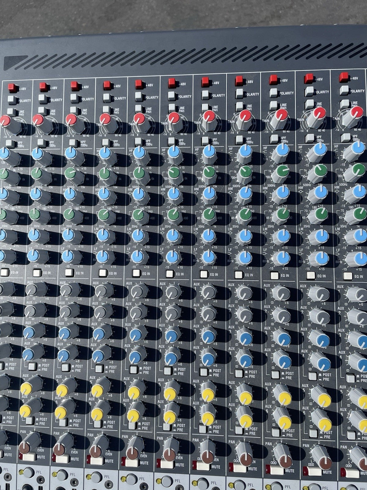ALLEN & HEATH GL2400-32 Professional Dual Function Audio Mixer In Road case