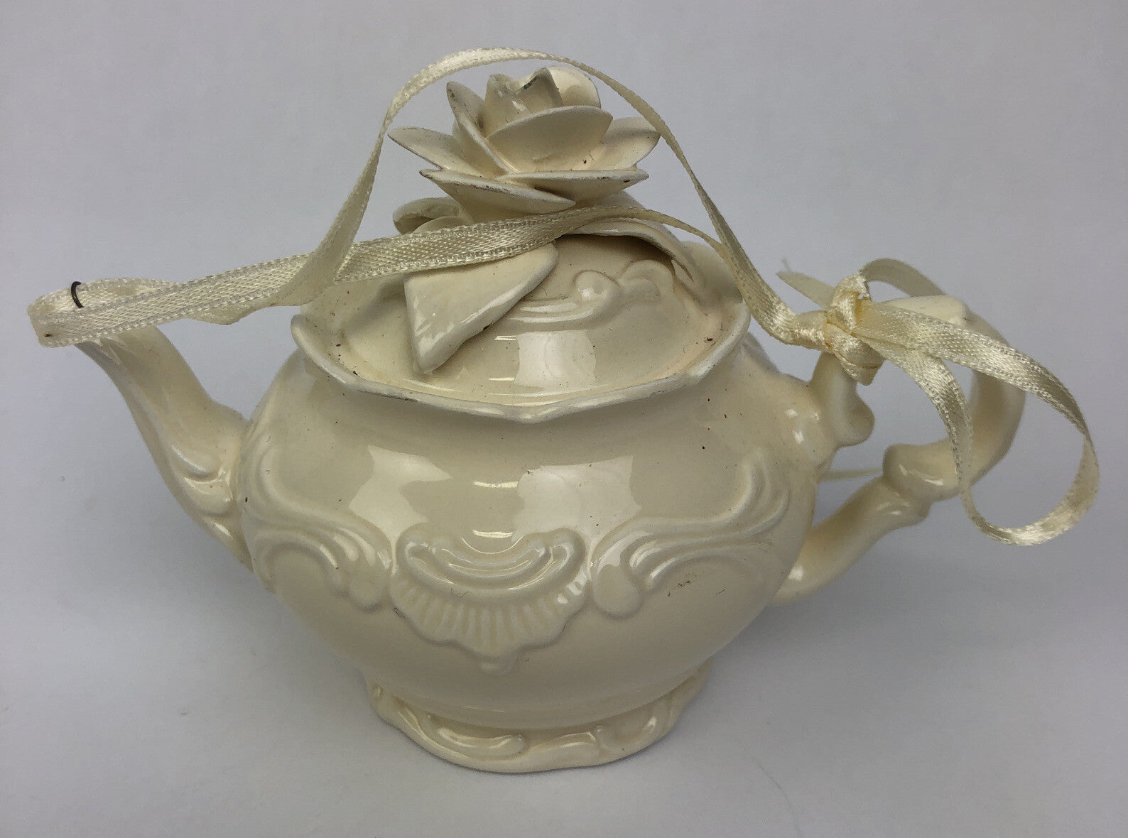 VINTAGE 1998 Mud Pie Victorian Rose Ivory Porcelain Teapot Ornament - Rare Find