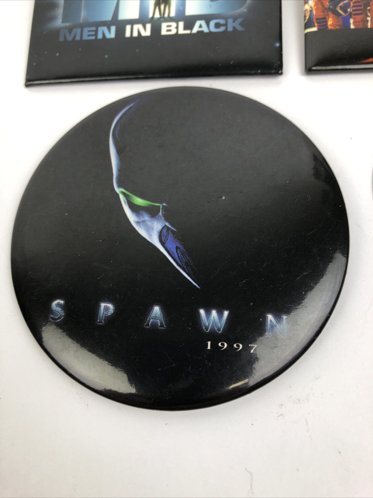 5 x Hollywood Movie Button Pin Lot Spawn Armageddon CON AIR Men In Black SuperM