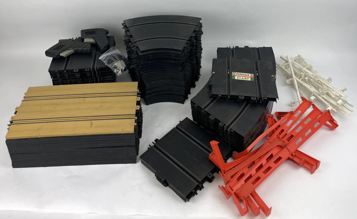 Vintage 1960's Eldon Hawthorne 1/32 Slot Car Track LOT Of 102 Pieces -Smoke Free