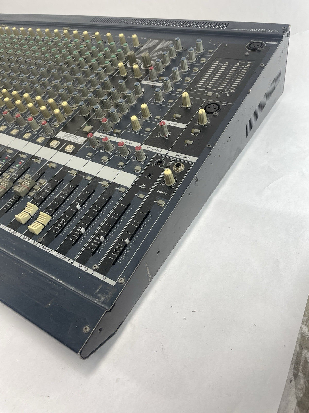 Yamaha MG32/14FX 32-Channel Mixer Mixing Board with Grundorf Travel Case