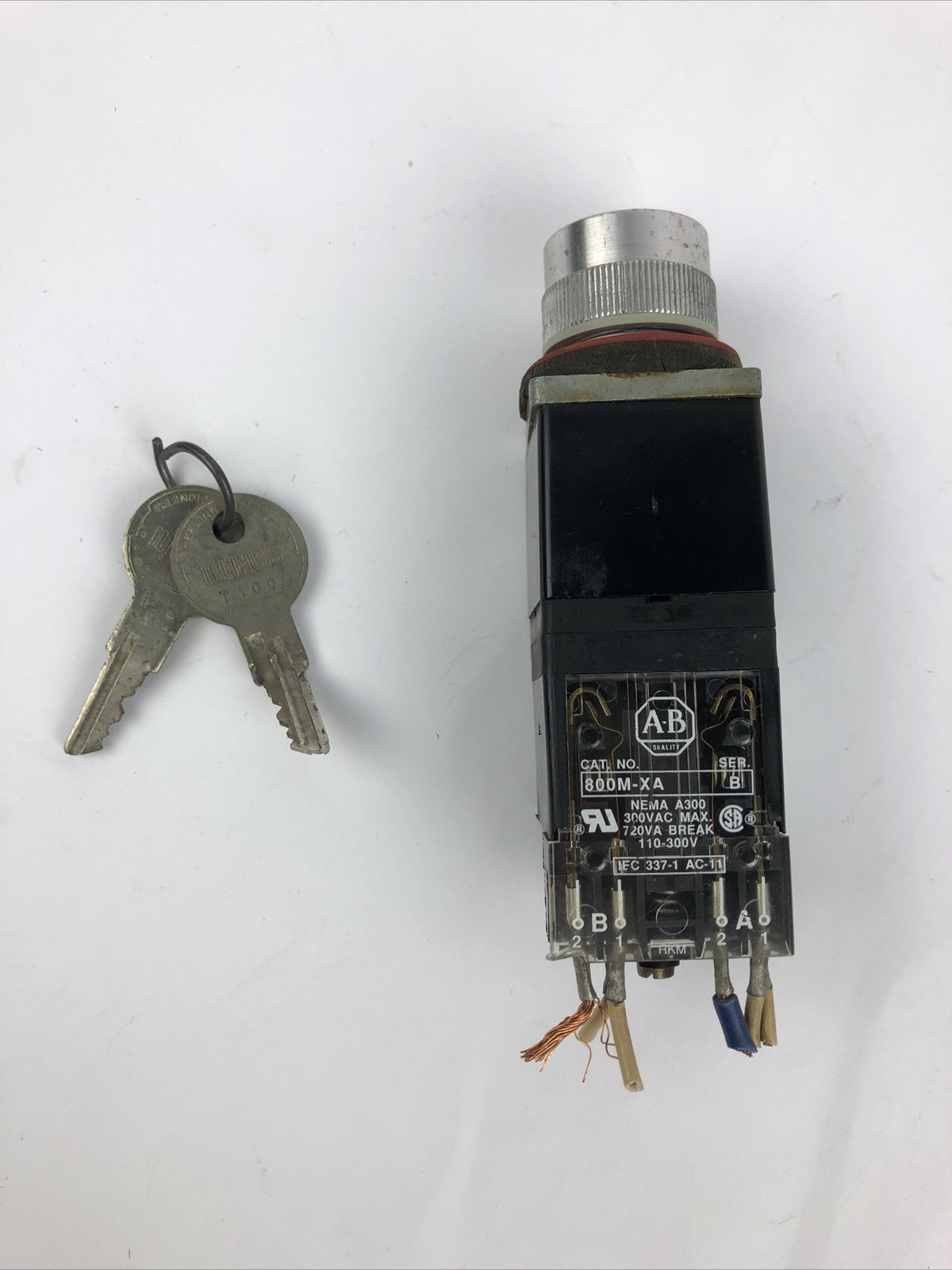 Allen Bradley 800M 2 Position Keyed Selector Switch W/ 2 AB 800M XA Blocks