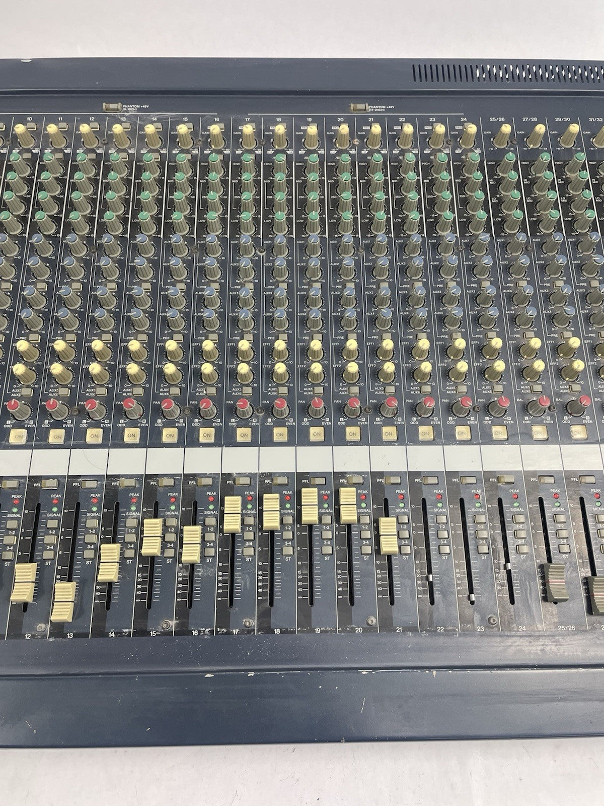 Yamaha MG32/14FX 32-Channel Mixer Mixing Board with Grundorf Travel Case