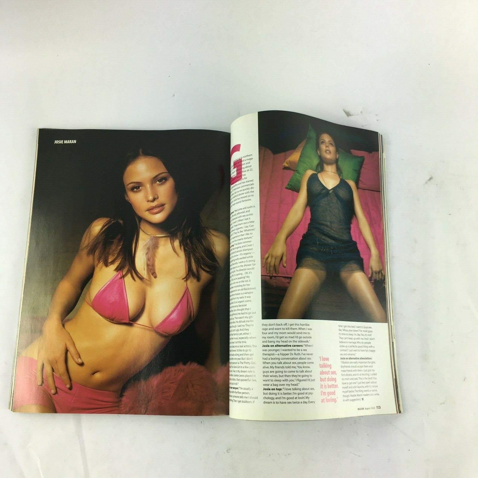 August 2000 Maxim Magazine Coyote Ugly Bush Whacking! Eat My Cleats! World War