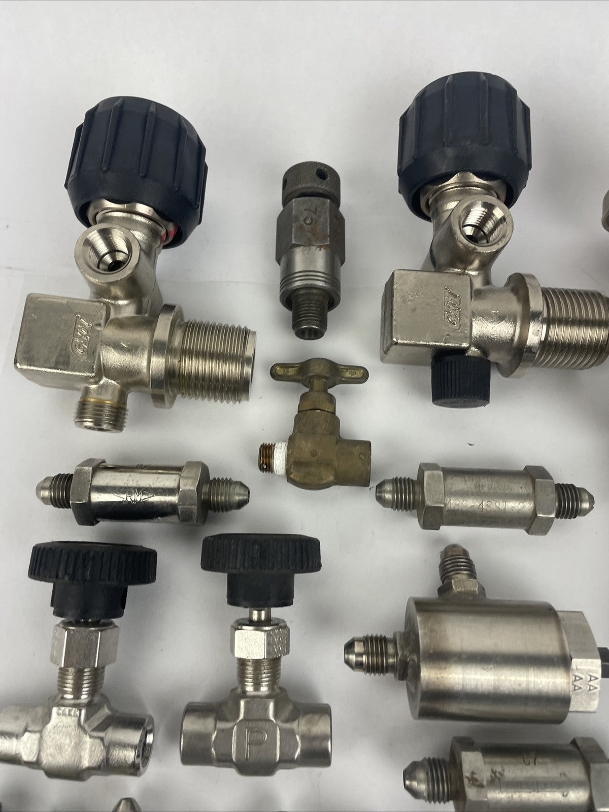 HUGE LOT OF ASST. HYDRAULIC ADAPTERS / FITTINGS SS STEEL, BRASS, JIC Parker GFI