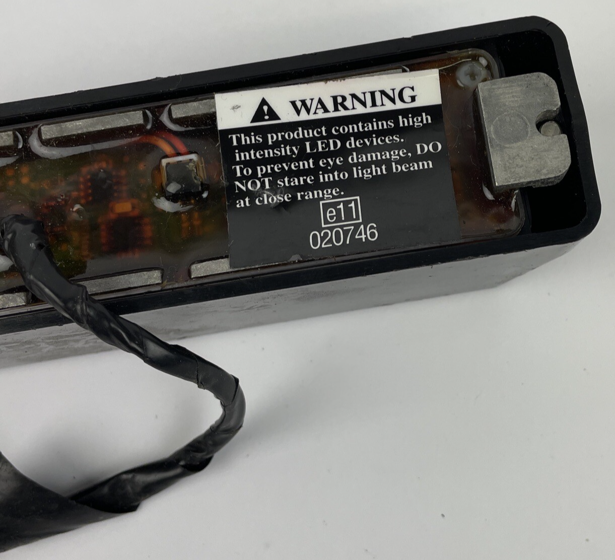 Code 3 SAE W165 directional light bar with mounting bracket