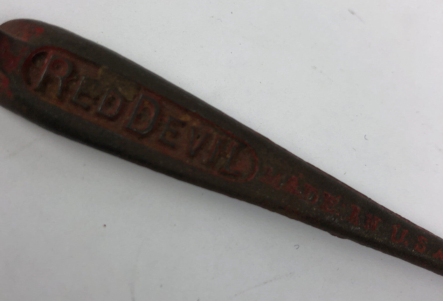 Vintage Red Devil No. 023 glass cutter made in USA.