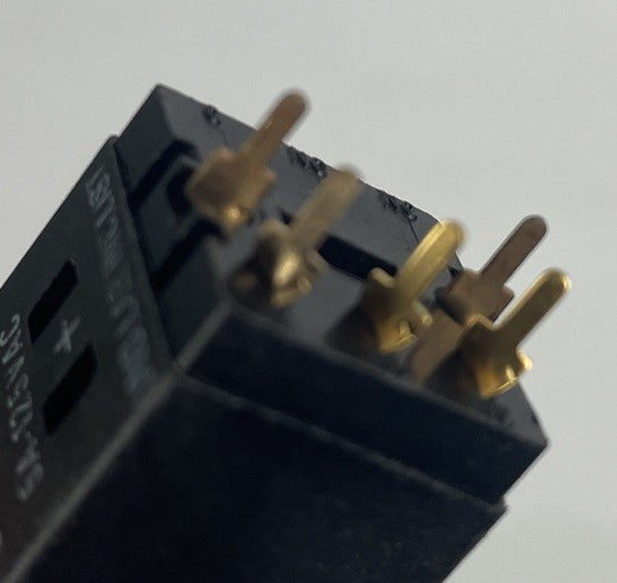 Dialight 554-112-111 SPDT pushbutton switch 5A 125V USA
