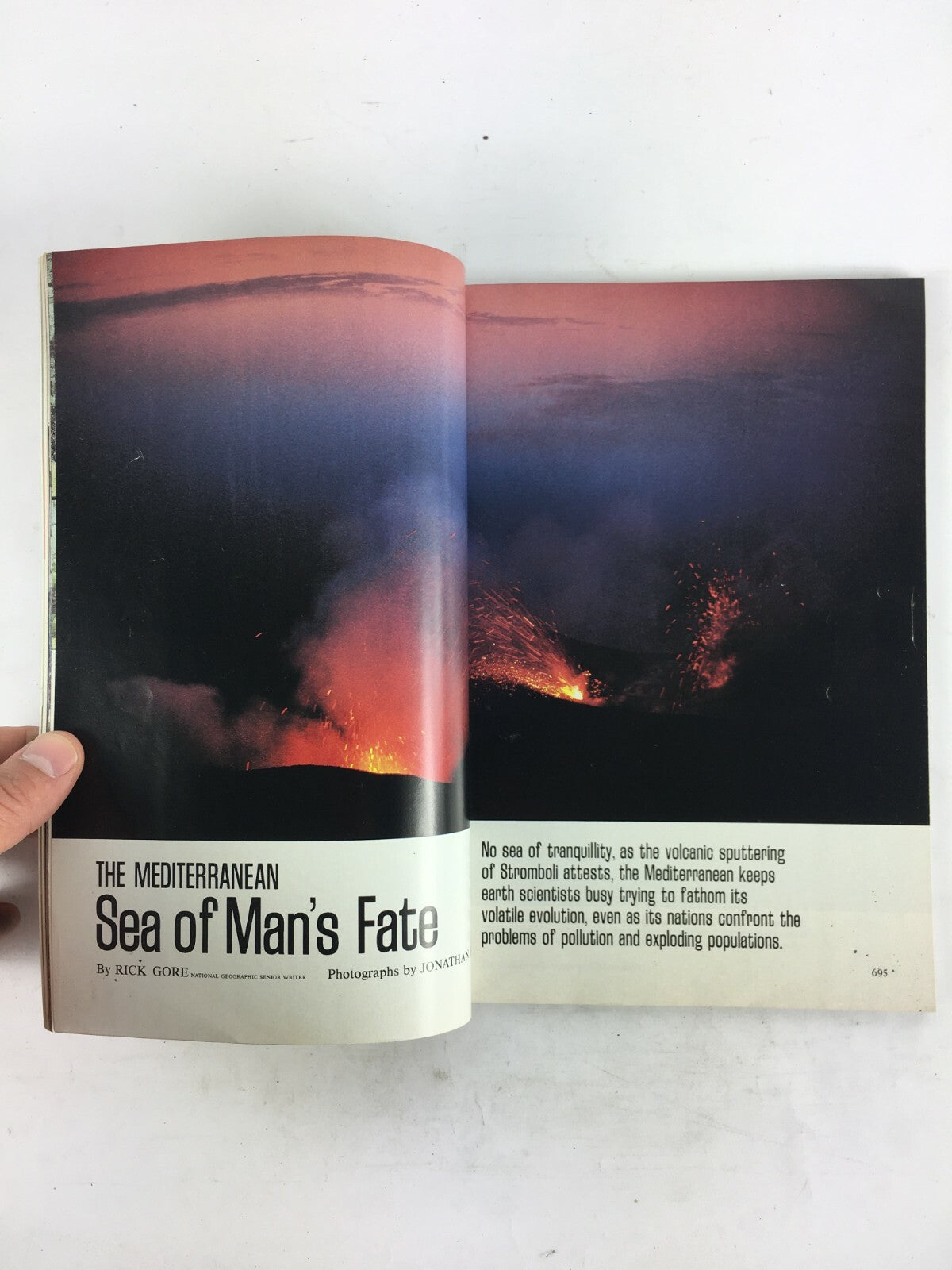 December 1982 National Geographic Magazine Family life Lions The Mediterranean
