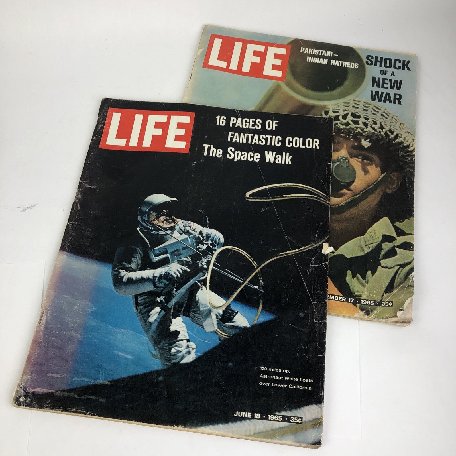 LIFE MAGAZINE JUNE 18 1965 SPACEWALK + September 17 1965 " Shock of a New Year "
