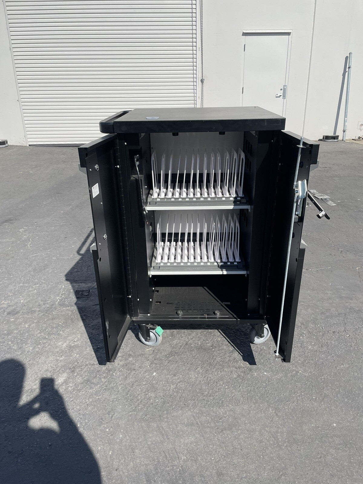 BretFord CoreX Charging Cart - cart