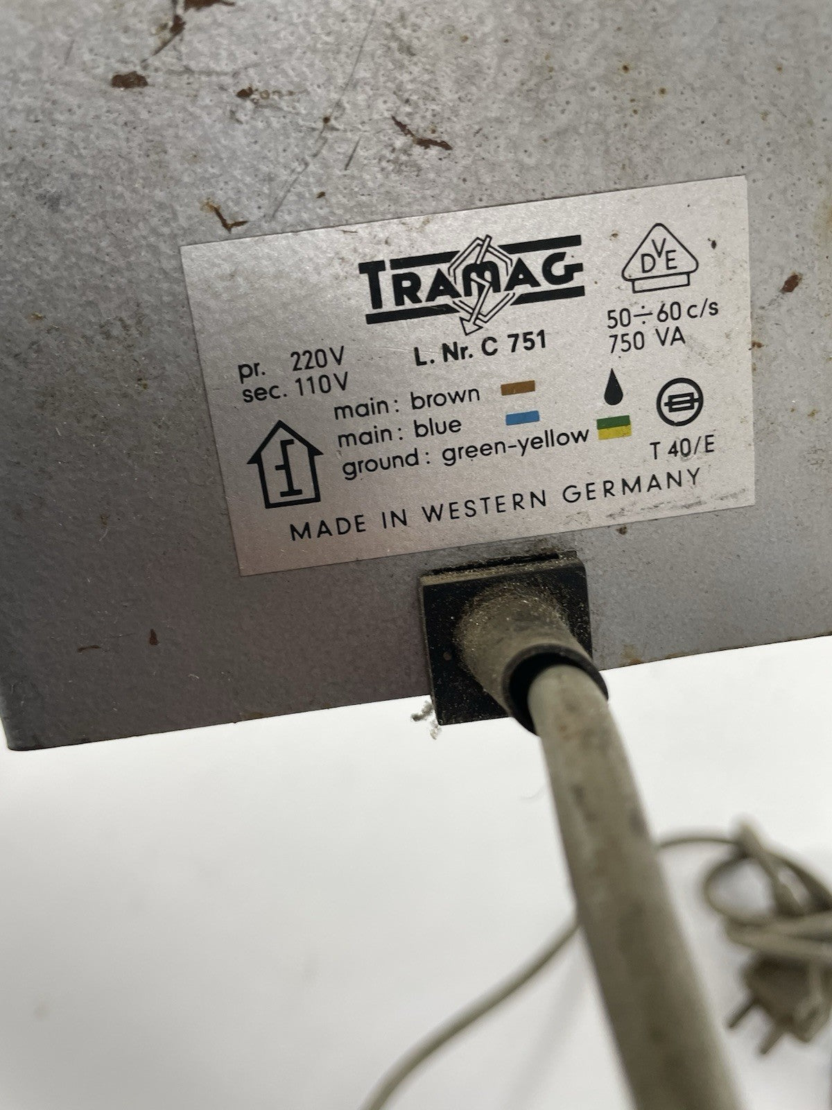 Tramag C751 50-60 Hz Autotransformer 750VA 220V to 110V Transformer