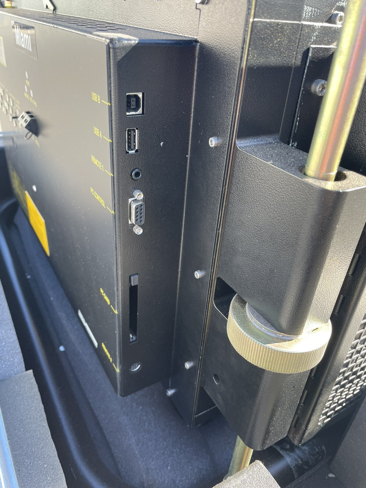 Digital Projection iS15-SK DLP digital cinema projector NO lenses w/ roadcase