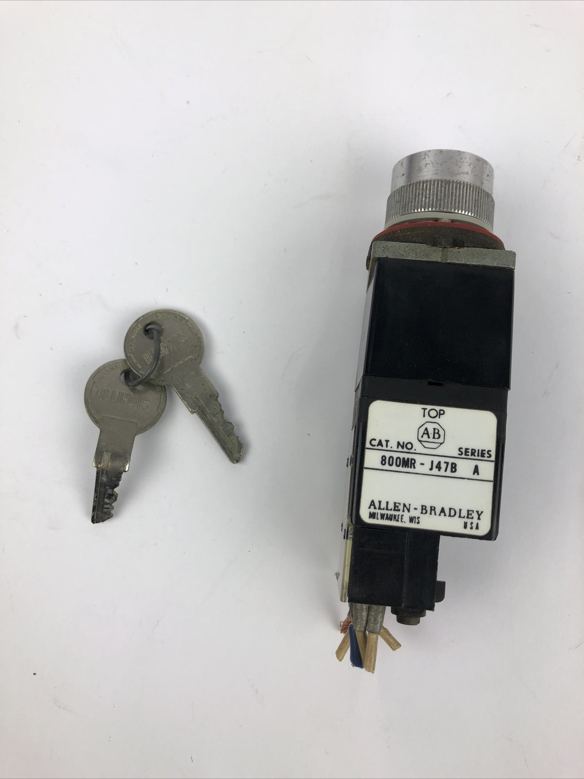 Allen Bradley 800M 2 Position Keyed Selector Switch W/ 2 AB 800M XA Blocks