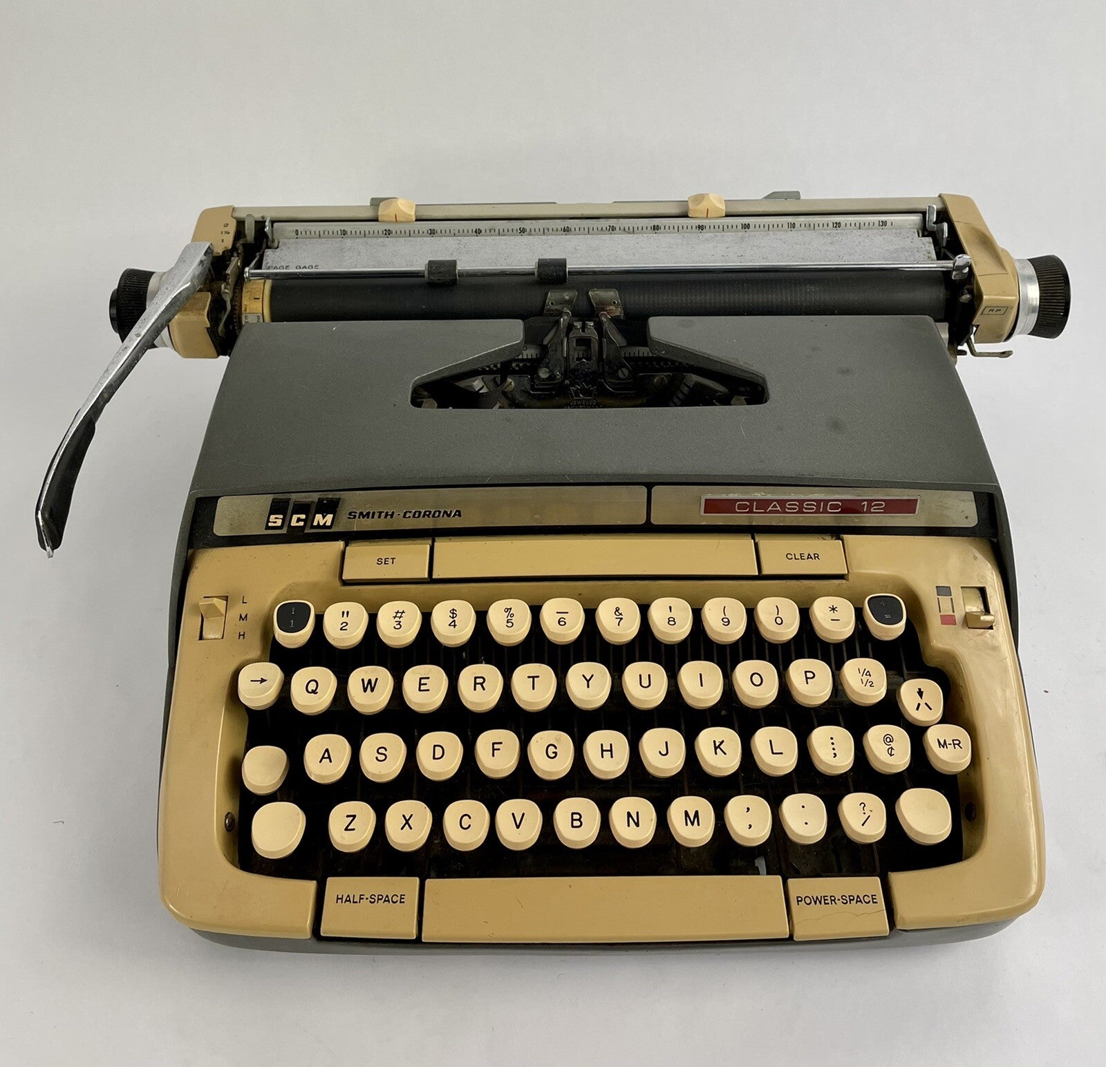 SCM Smith Corona CLASSIC 12 Typewriter With Case