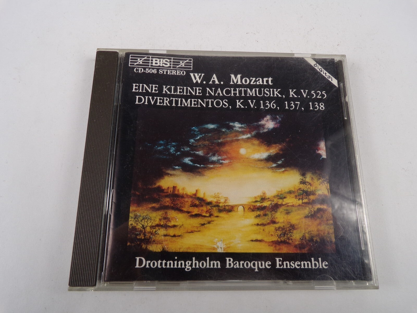 W.A Mozart Eine Kleine Nachtmusik K.V 525 Divertimentos,K.V. 136, 137, 138 CD#30