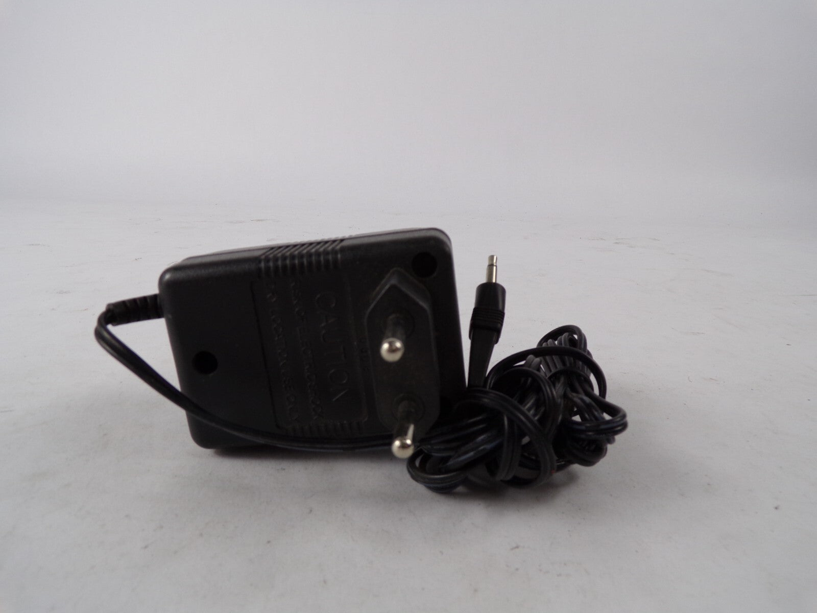 Genuine Sceptre G090050D31 Output 9 V 500mA Power Supply Adapter A55