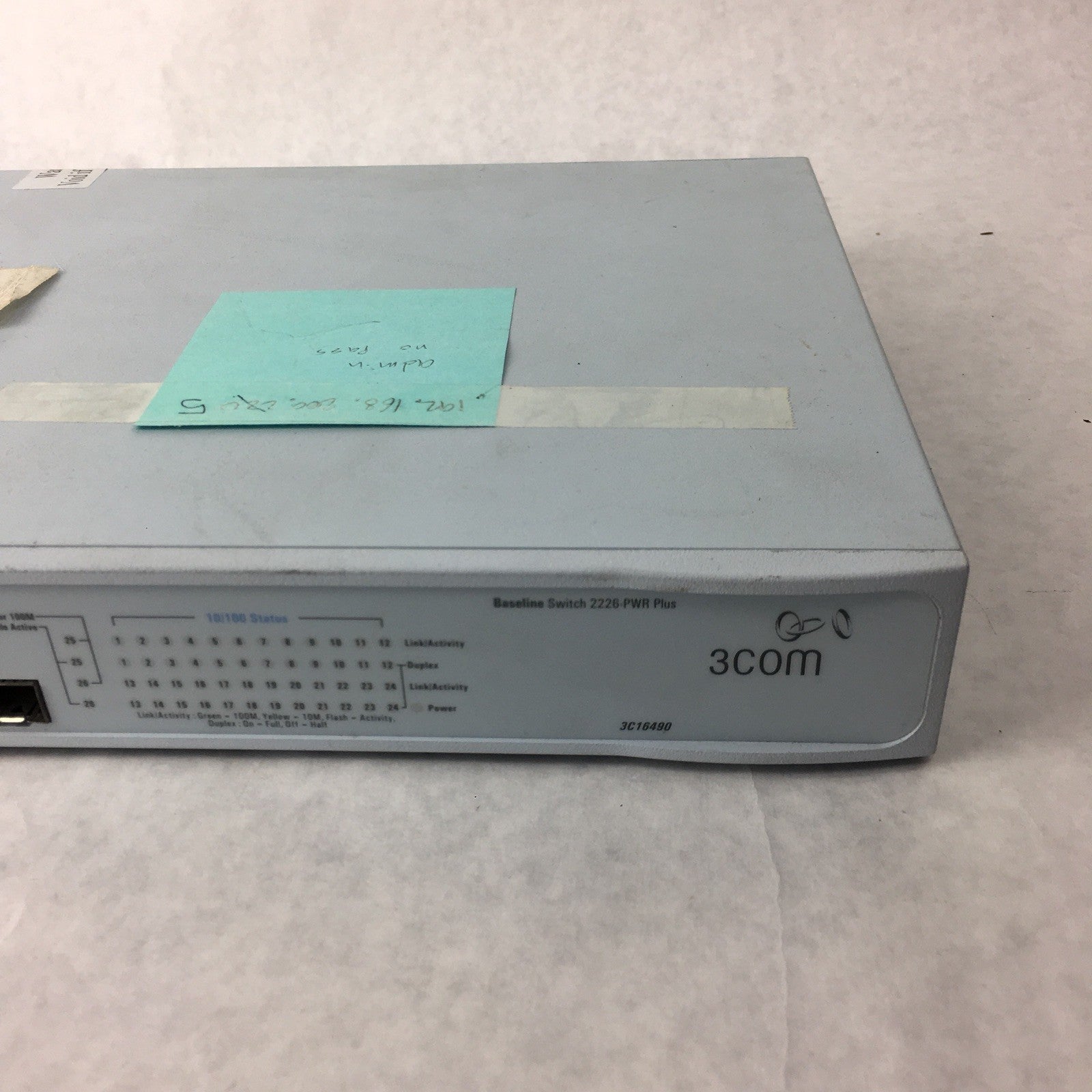 3Com Baseline Switch 2226 Plus 24-Port 10/100 2-Gigabit 3C16475BS