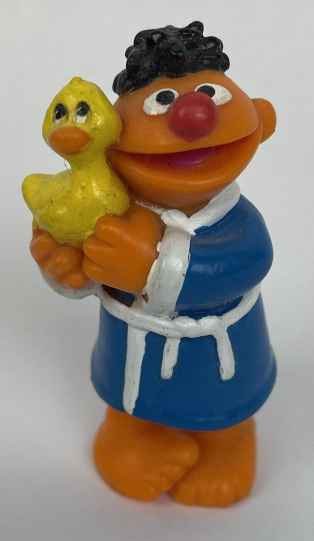 TYCO Hensen Sesame Street Bath Ernie with Rubber Duckie Figure Or Cake Topper