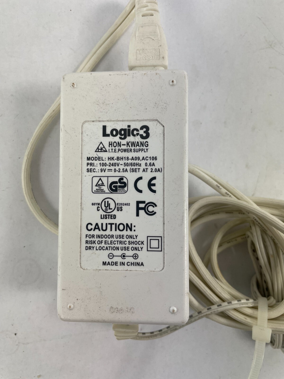 Geniune Logic3 HK-BH18-A09,AC 106 Output 9V 2.0A Power Supply Adapter B01
