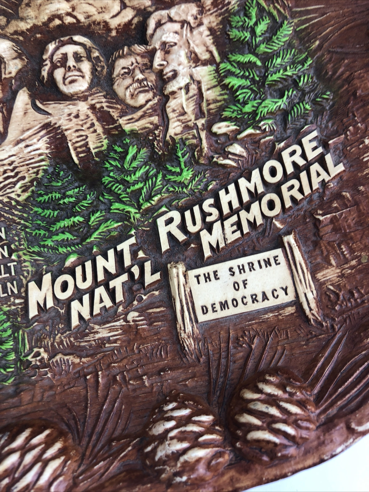 Mount Mt. Rushmore National Memorial Plate Nuine Pressed Wood H.H. Tammen Co.