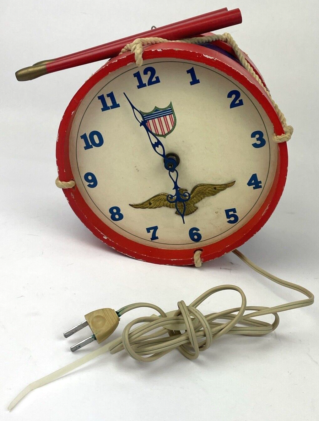VINTAGE USA TELECHRON Wooden DRUM ELECTRIC WALL CLOCK 1950’s PATRIOTIC EAGLE