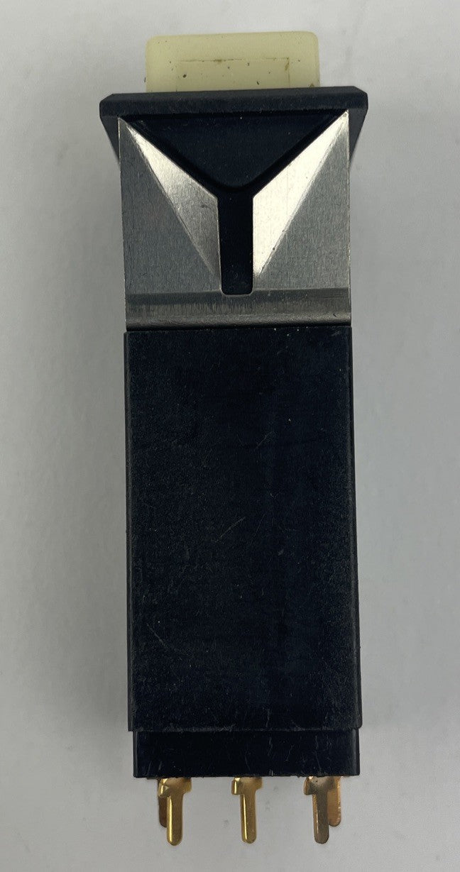 Dialight 554-112-111 SPDT pushbutton switch 5A 125V USA