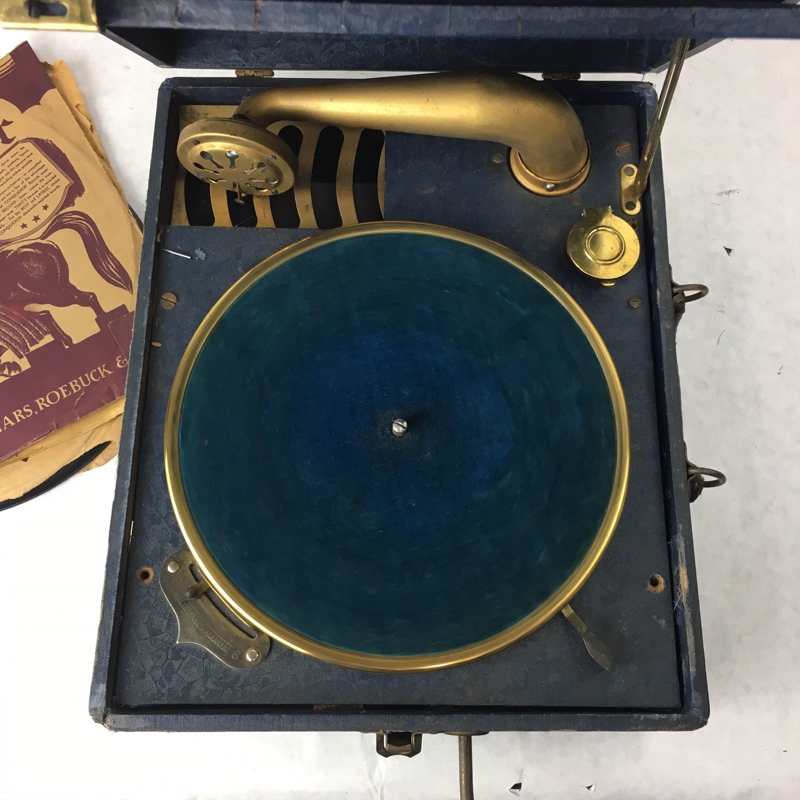 Antique SILVERTONE PORTABLE GRAMMOPHONE PHONOGRAPH