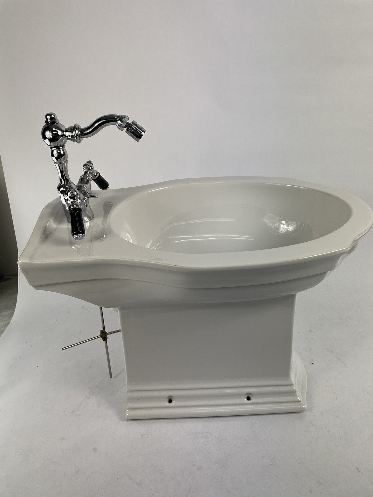 Imperial Astoria Deco Bidet Toilet Bidet Kallista England THG Paris bidet mixer