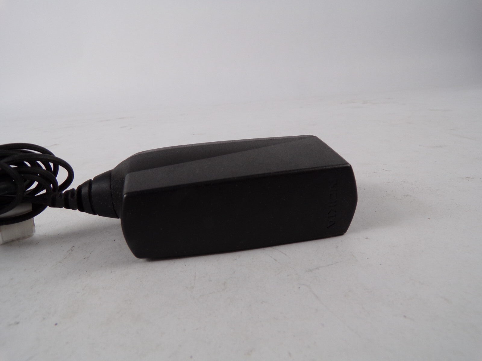 Genuine Nokia AC-40 Output 5 V 890mA Power Supply Adapter A85