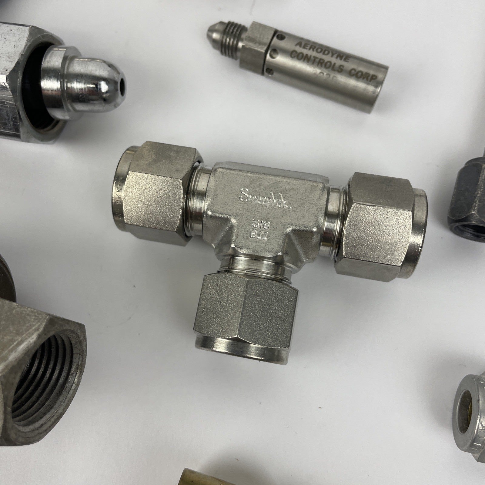 Huge LOT PARKER Swagelok The Matheson and more Push to Connect Fittings new/used