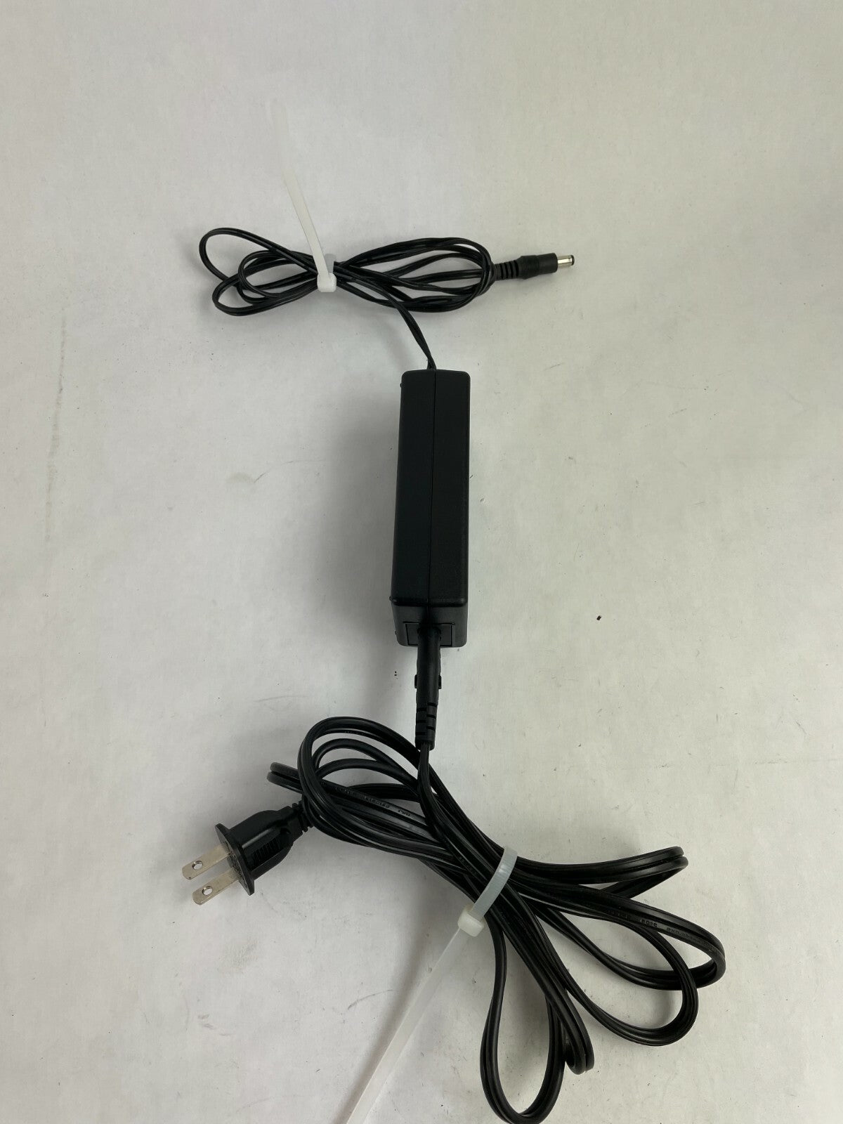 Genuine APD Ac Adapter D4-48Q12 Output 12 V 4 A Power Supply Adapter A83