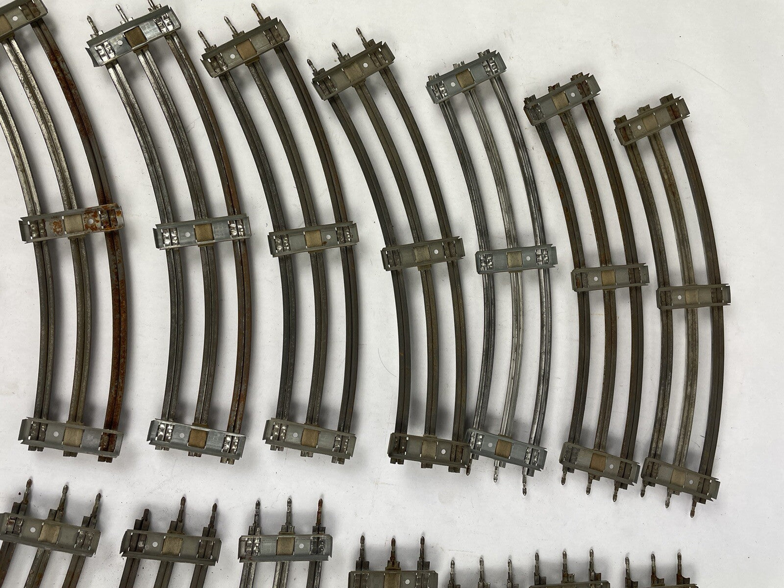 LOT OF 15 : VINTAGE LIONEL 027 TRACK STANDARD CURVE SECTIONS