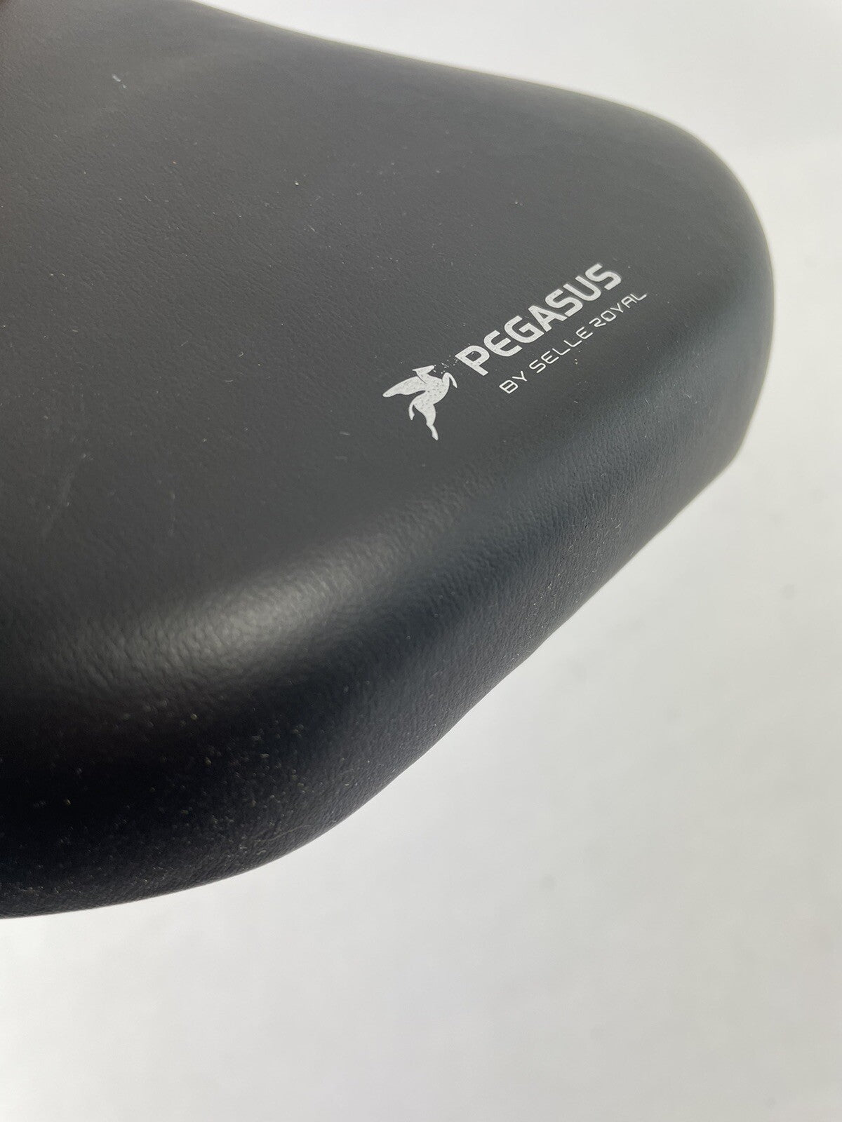 Selle Royal Pegasus 4532DEN Saddle Road City Urban Bike Black