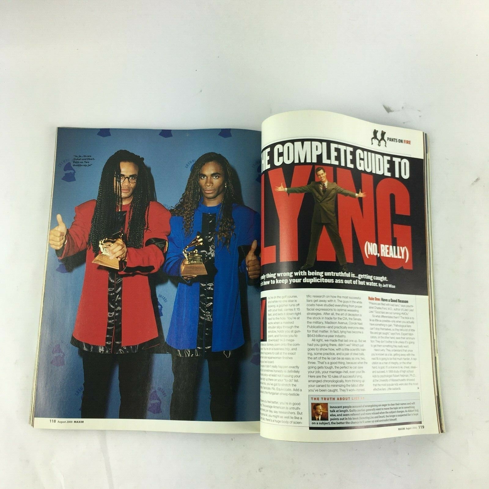 August 2000 Maxim Magazine Coyote Ugly Bush Whacking! Eat My Cleats! World War